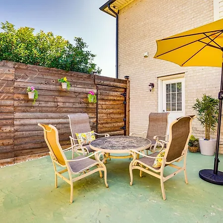Explore And Unwind Charming Bedford Apartment